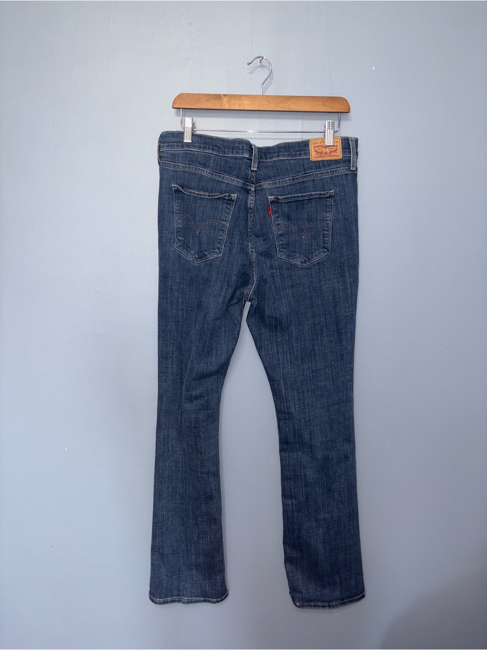 Levi’s • Bootcut Jeans - Picture 2 of 2